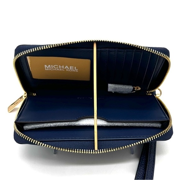 Michael Kors JST LG Flat MF Phone Case
Wallet Navy Blue (NWT) - Picture 7 of 8